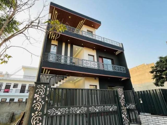 House for sale in Sector 118, Shainpur