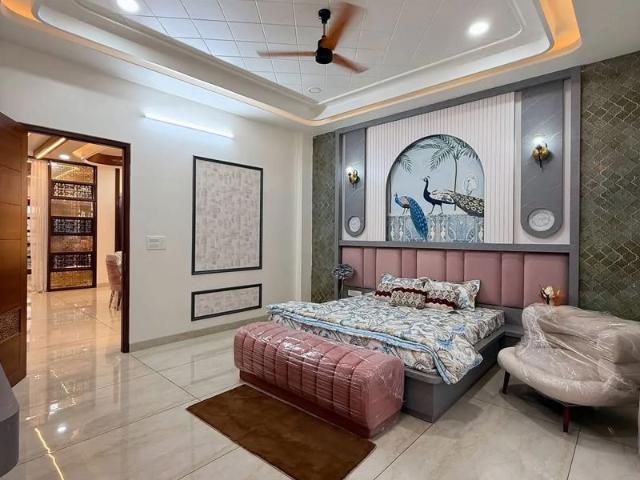 House for sale in Model Town, Delhi