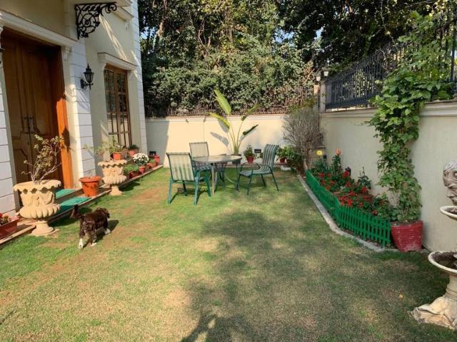 House for sale in Central Delhi, Deri
