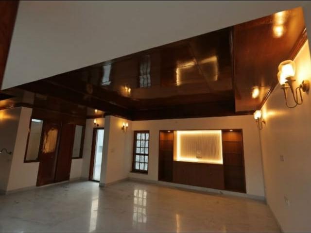 House for sale in Maharani Bagh, Delhi