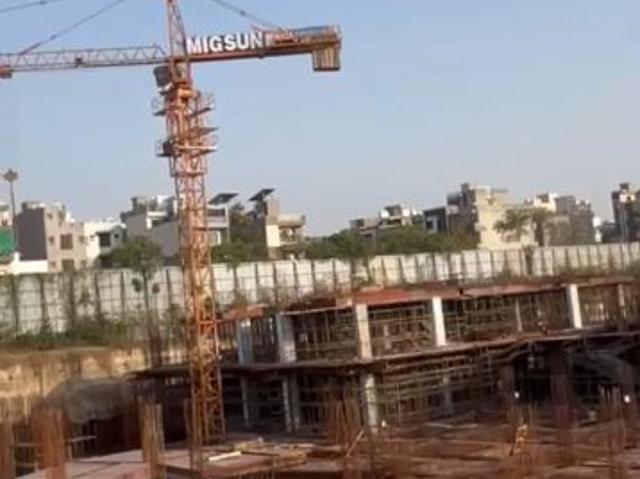Flat for sale in North West Delhi, Deri