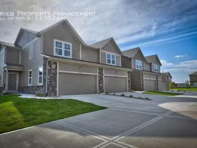 Condo for rent in Shawnee Mission
