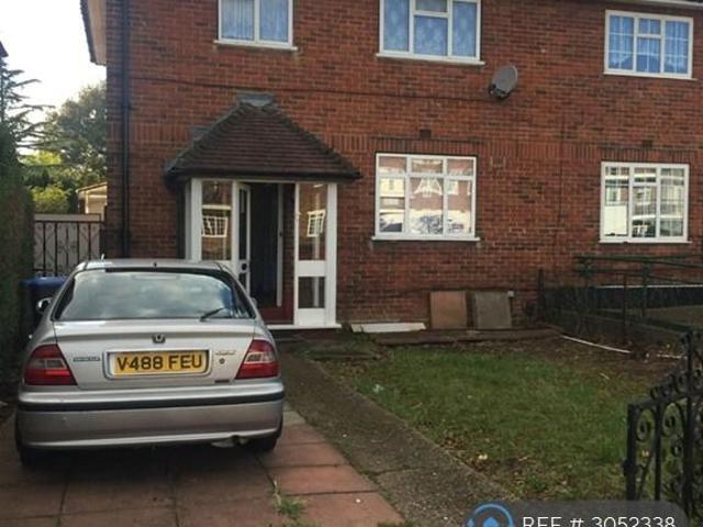 House for rent in Oakwood, Greater London