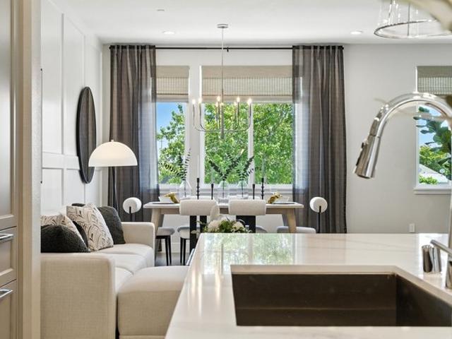 Townhouse for sale in Alameda, California