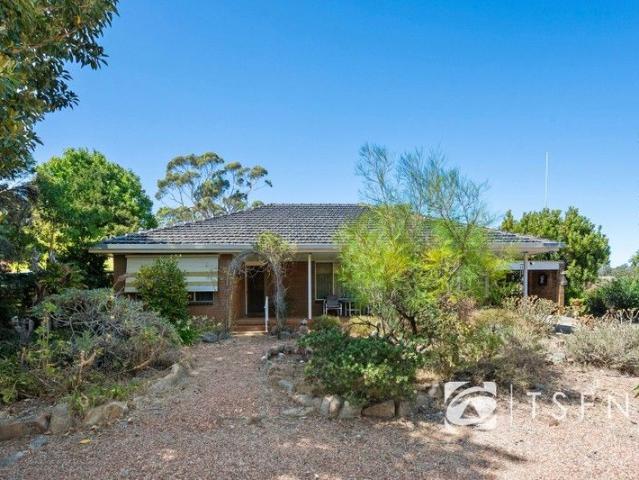 Cottage for sale in Lockwood, Victoria