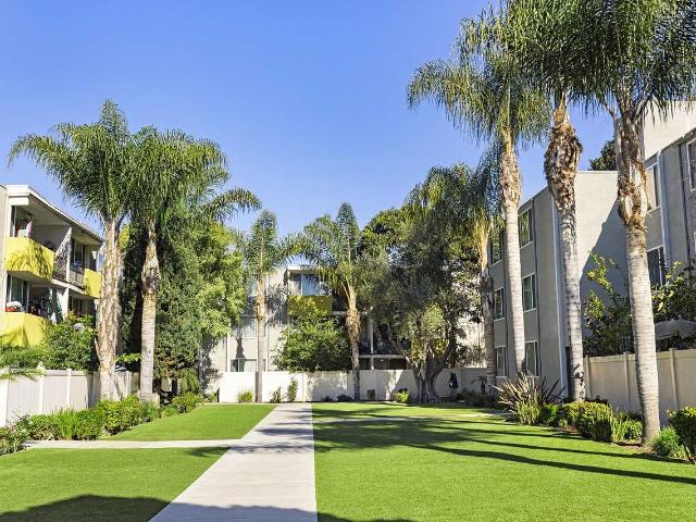 Apartment for rent in Canoga Park, California