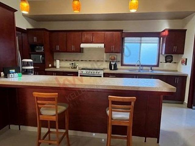 RESIDENCIA CON ALBERCA EN EXCLUSIVO FRACCIONAMIENTO AL NORTE DE SALTILLO