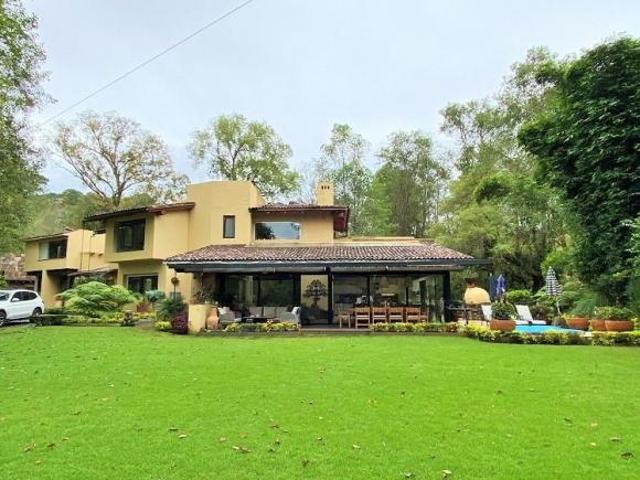 Residencia en Venta – Club de Golf Avándaro, Valle de Bravo