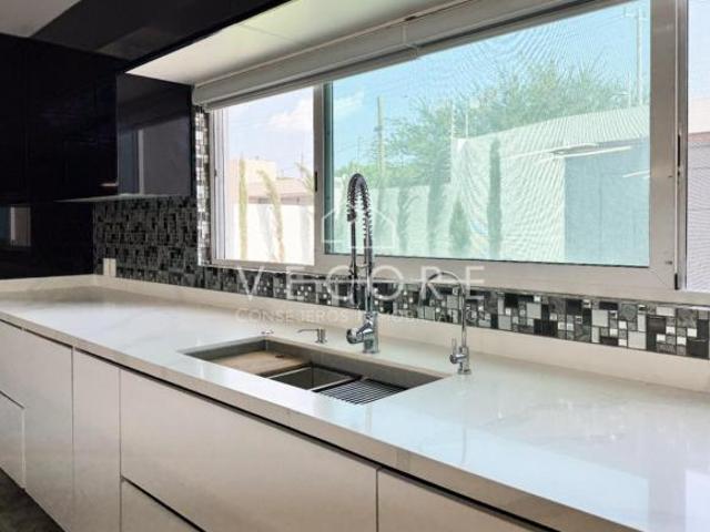RESIDENCIA EN VENTA EN ATLAS COUNTRY CLUB, EL SALTO, JALISCO