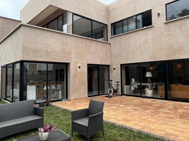 Residencia junto al río con alberca y loft independiente