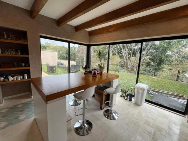 Residencia junto al río con alberca y loft independiente