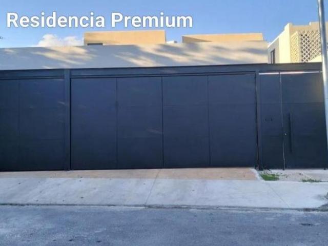 Residencia Premium con alberca, paneles solares, y amplias habitaciones, al norte de Mérida, Yucatán