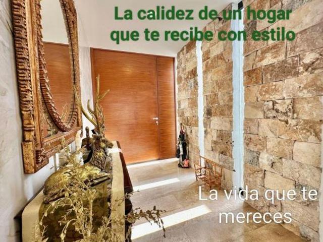 Residencia Premium con alberca, paneles solares, y amplias habitaciones, al norte de Mérida, Yucatán