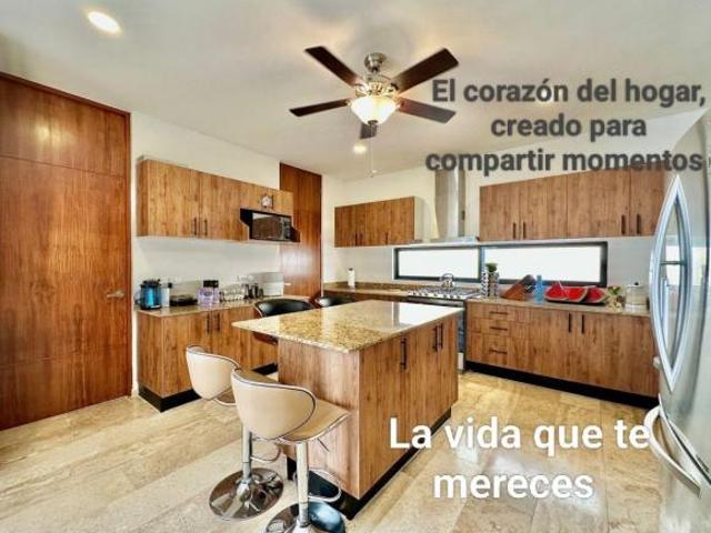 Residencia Premium con alberca, paneles solares, y amplias habitaciones, al norte de Mérida, Yucatán