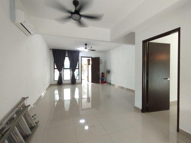 Townhouse for sale in Petaling, Damansara Damai