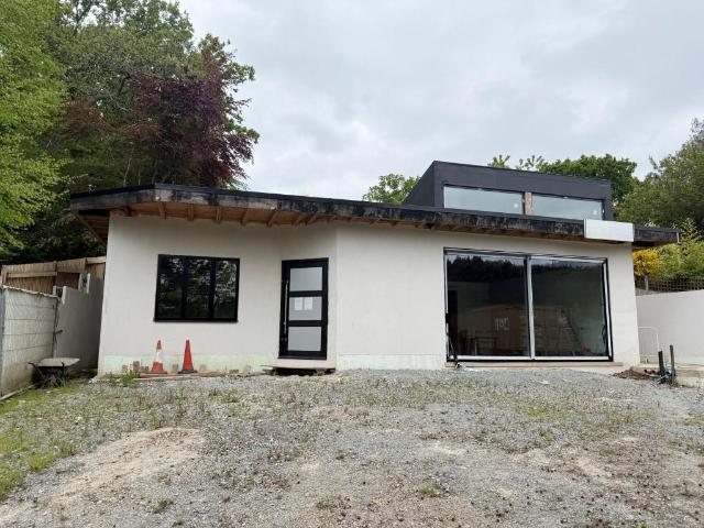 Commercial for sale in Badger's Mount, The Butts