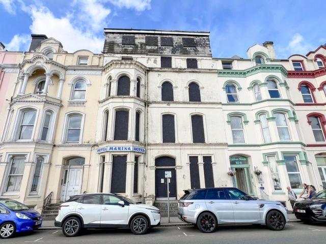 Commercial for sale in Douglas, Scotland