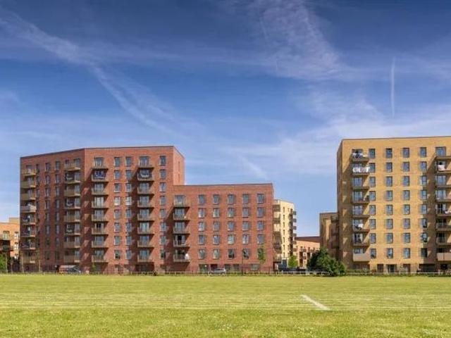 Commercial for sale in Lampton, Greater London