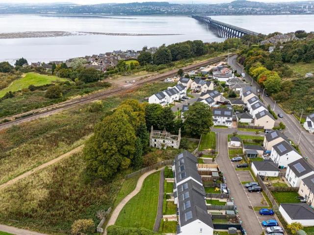 Commercial for sale in Newport-on-tay, Scotland