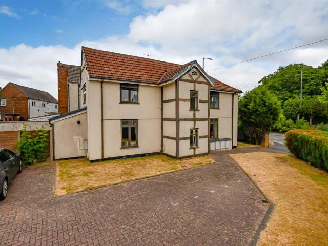 Commercial for sale in Goldthorn Hill, West Midlands