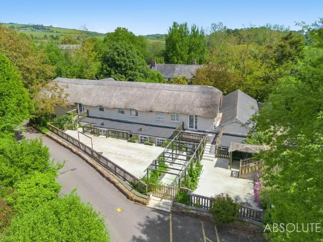 Commercial for sale in Livermead