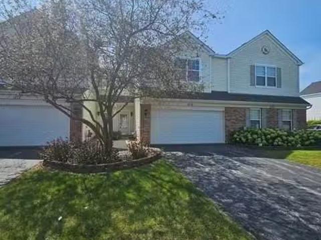Condo for rent in Shorewood