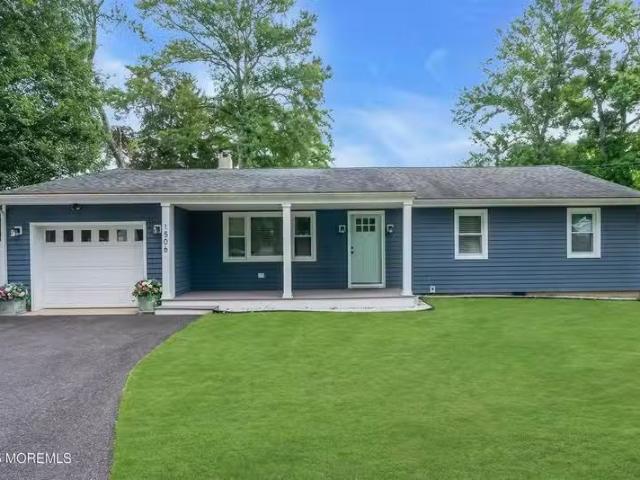 House for rent in Freehold