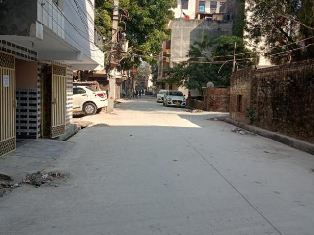 Land for sale in South West Delhi, Deri