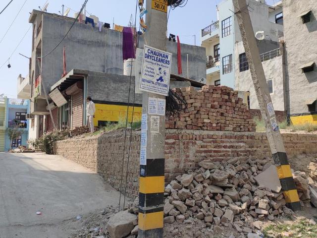 Land for sale in Central Delhi, Deri