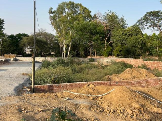 Land for sale in South Delhi, Deri