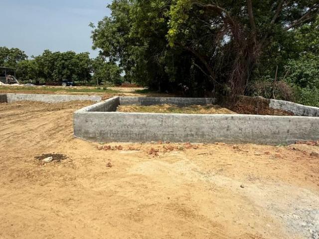 Land for sale in South West Delhi, Deri