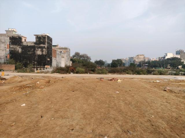 Land for sale in South West Delhi, Deri