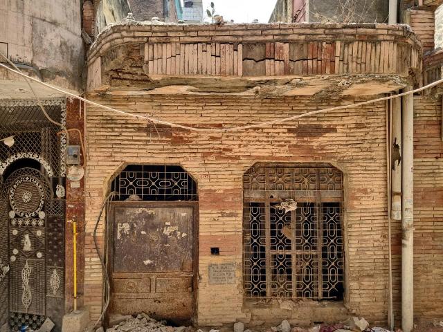 Land for sale in West Delhi, Deri