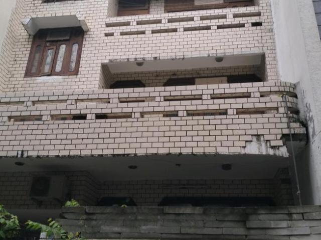 Land for sale in North Delhi, Deri