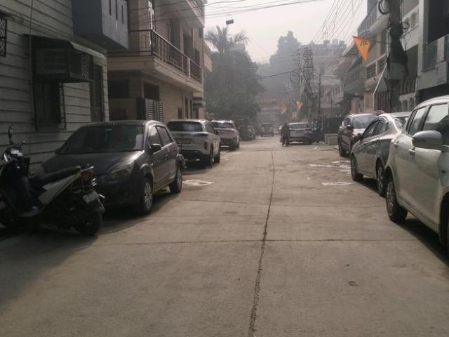 Land for sale in North Delhi, Deri