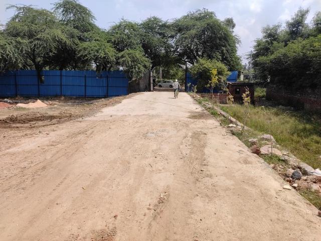 Land for sale in North Delhi, Deri