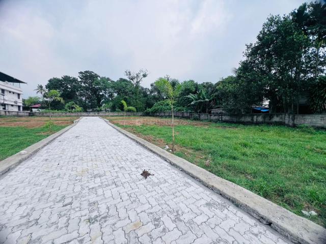 Land for sale in Nilampathinjamugal, Ernakulam