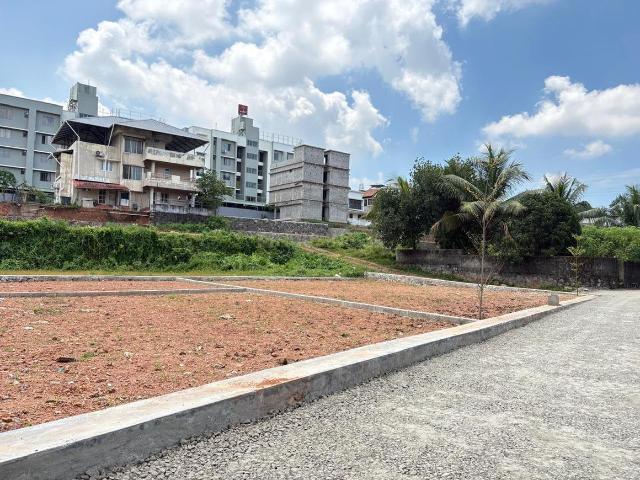 Land for sale in Nilampathinjamugal, Ernakulam