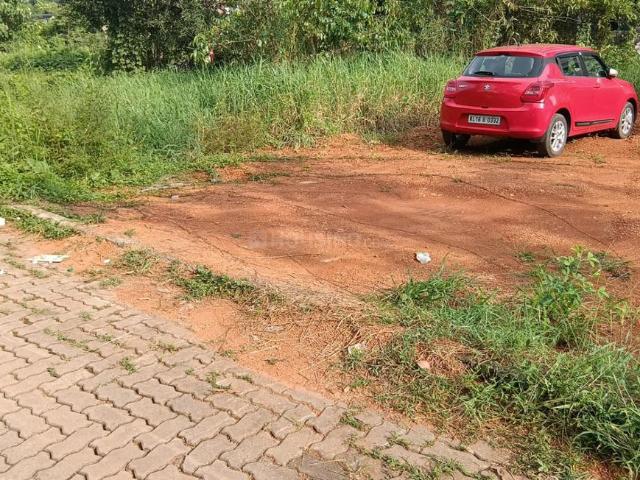Land for sale in Nilampathinjamugal, Ernakulam
