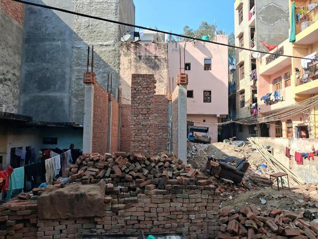 Land for sale in East Delhi, Deri