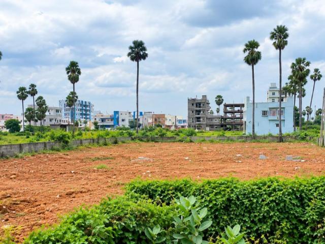 Land for sale in Kommadi Junction, Madhurawada