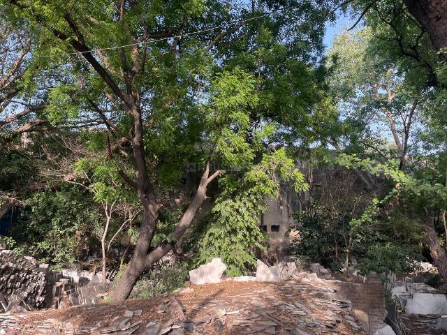 Land for sale in South Delhi, Deri