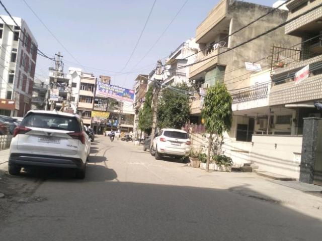 Land for sale in North Delhi, Deri