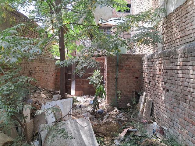 Land for sale in West Delhi, Deri