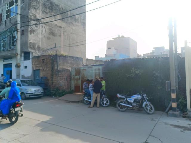 Land for sale in North Delhi, Deri