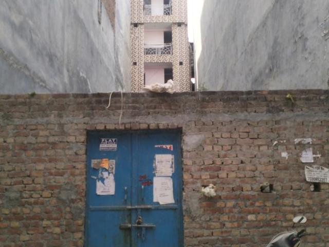 Land for sale in East Delhi, Deri