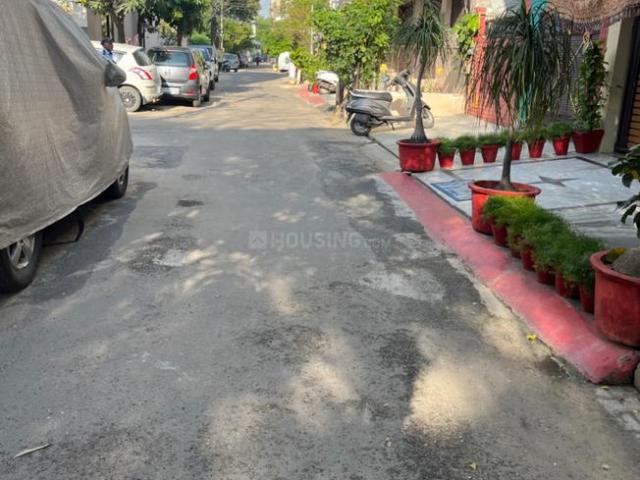 Land for sale in West Delhi, Deri