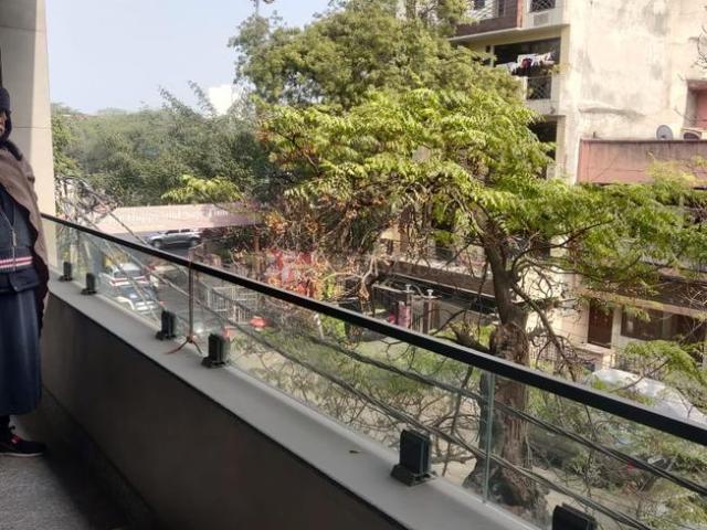 Land for sale in West Delhi, Deri