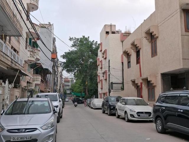 Land for sale in West Delhi, Deri