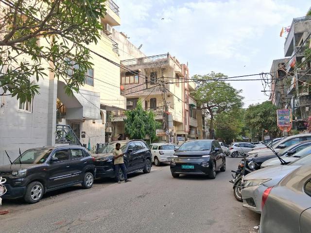 Land for sale in Paschim Vihar, Delhi